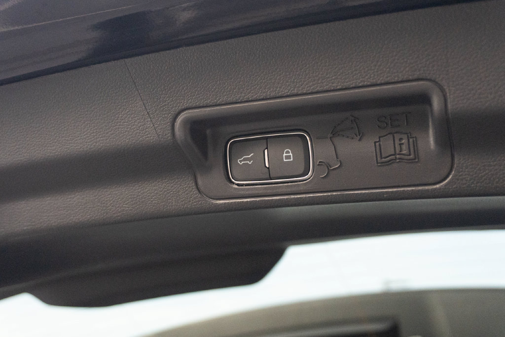 Used 2025 Ford Explorer ST-Line RWD image 17
