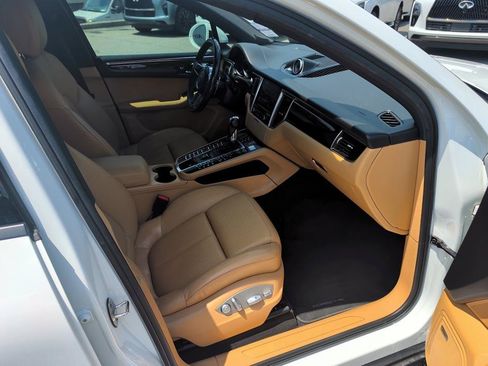 Used 2018 Porsche Macan AWD/4WD image 12