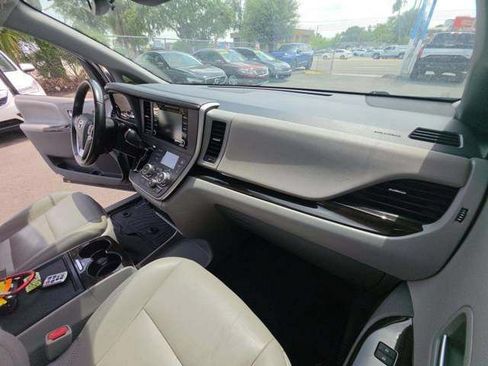 Used 2020 Toyota Sienna XLE FWD image 5
