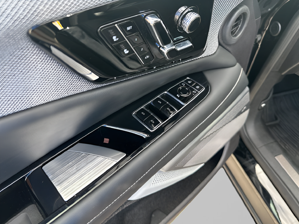 Certified 2025 Cadillac Optiq Luxury 1 AWD/4WD image 16