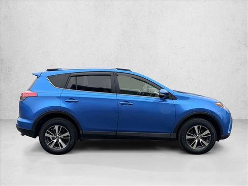 Used 2018 Toyota RAV4 XLE image 4