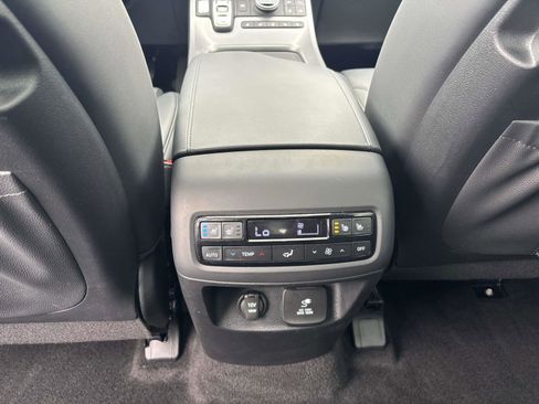 Used 2024 Hyundai Palisade Calligraphy AWD/4WD image 11