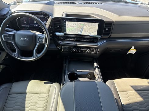 Used 2025 Chevrolet Silverado 2500 ZR2 w/ Technology Package image 27