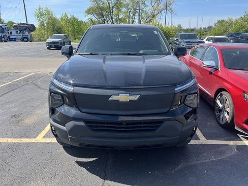 Used 2025 Chevrolet Silverado EV W/T AWD/4WD image 2