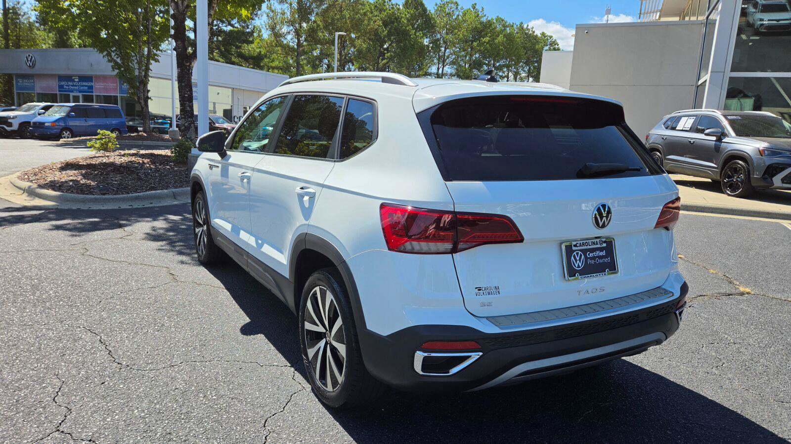 Certified 2023 Volkswagen Taos SE w/ Panoramic Sunroof Package FWD image 4