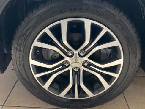 Used 2017 Mitsubishi Outlander GT image 33