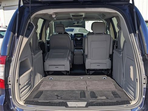 Used 2014 Chrysler Town & Country Touring-L w/ Driver Convenience Group image 9