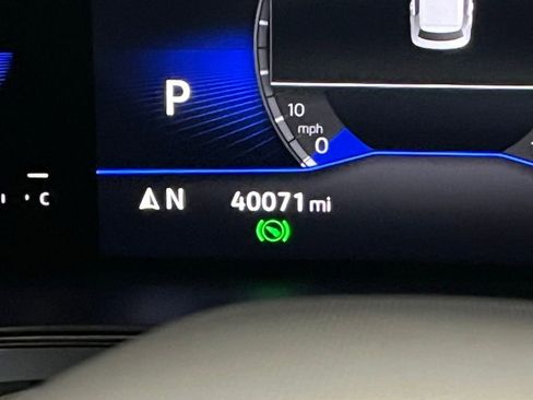 Certified 2022 Volkswagen Taos SE w/ Panoramic Sunroof Package image 24