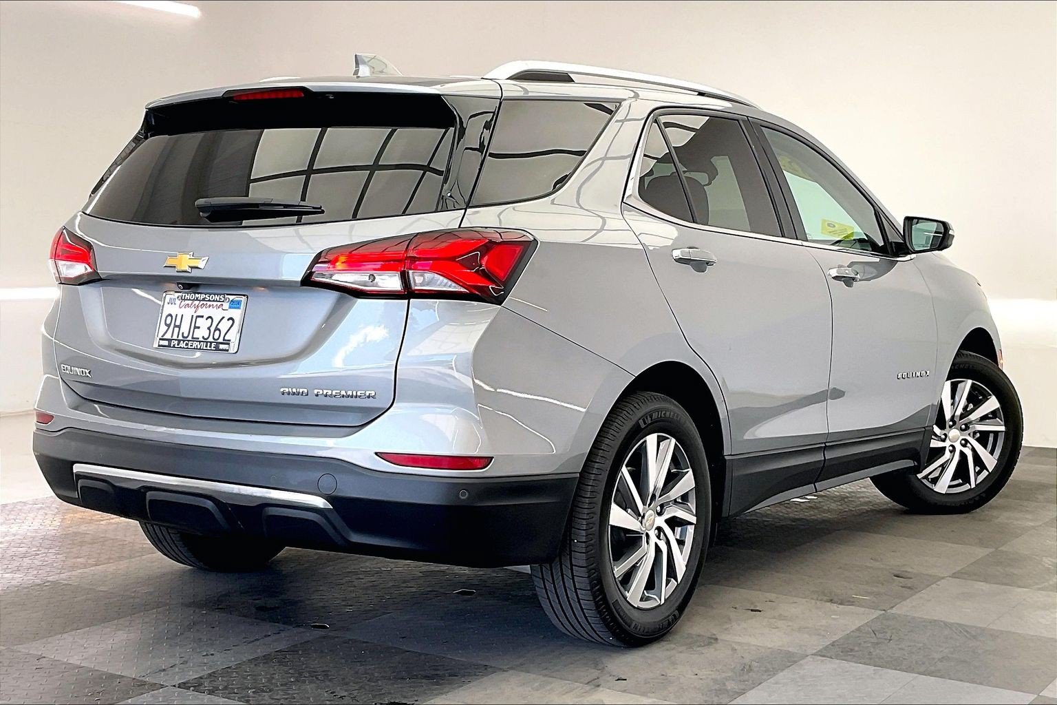 Used 2023 Chevrolet Equinox Premier AWD/4WD image 13
