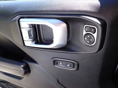 Used 2018 Jeep Wrangler Unlimited Sport S AWD/4WD image 11