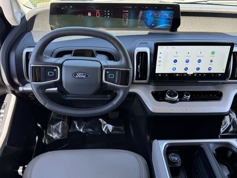 Certified 2025 Ford Expedition Active image 10