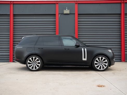 Used 2024 Land Rover Range Rover Long Wheelbase Autobiography image 7