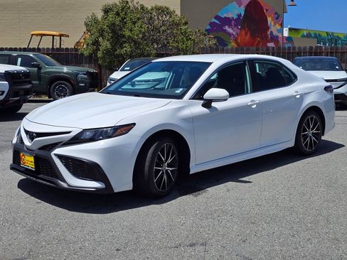 Used 2024 Toyota Camry SE FWD image 2