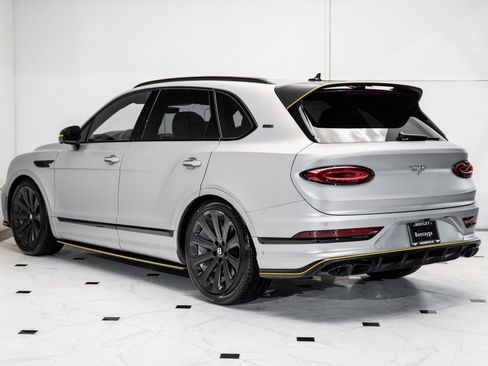 Used 2025 Bentley Bentayga image 3