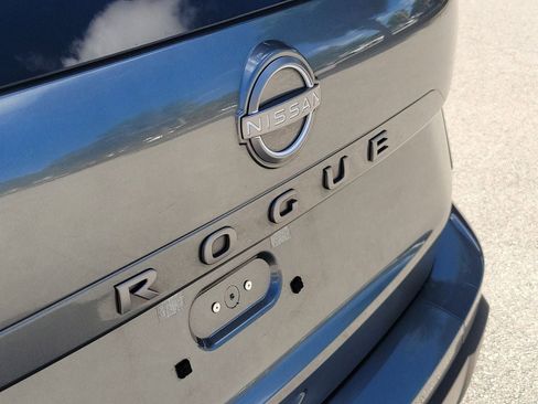 Used 2025 Nissan Rogue SV FWD image 6