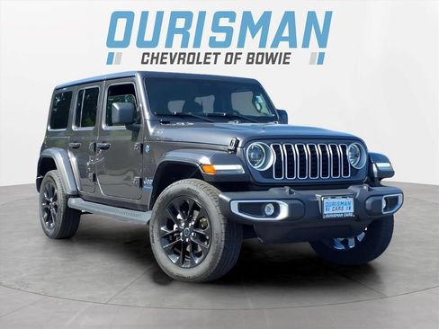 Used 2025 Jeep Wrangler Unlimited Sahara AWD/4WD image 1