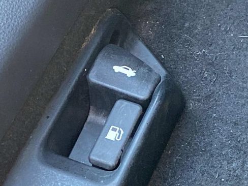 Used 2020 Toyota Corolla LE FWD image 14