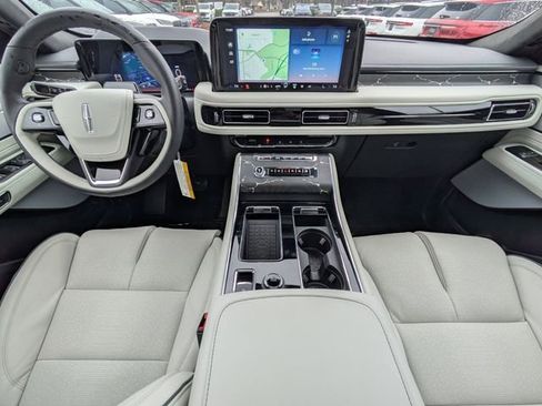 New 2026 Lincoln Aviator Black Label w/ Jet Appearance Package AWD/4WD image 13