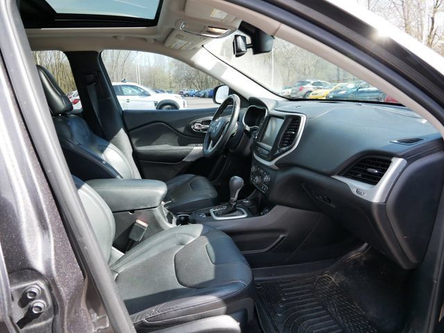 Used 2018 Jeep Cherokee Overland w/ Heavy Duty Protection Group AWD/4WD image 8