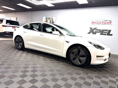 Used 2018 Tesla Model 3 Long Range RWD image 2