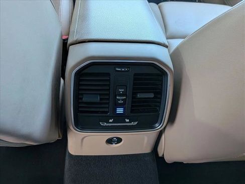 Used 2023 Porsche Macan AWD/4WD image 19