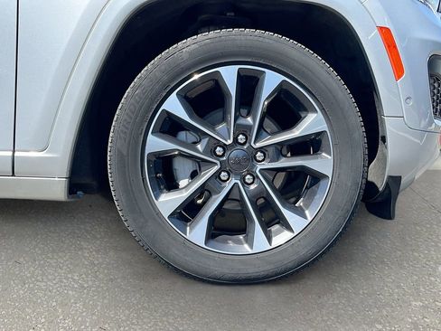 Certified 2025 Jeep Grand Cherokee Overland w/ Adv Protech Group III AWD/4WD image 32
