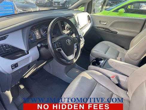 Used 2019 Toyota Sienna XLE w/ Carpet Mat Package AWD/4WD image 3