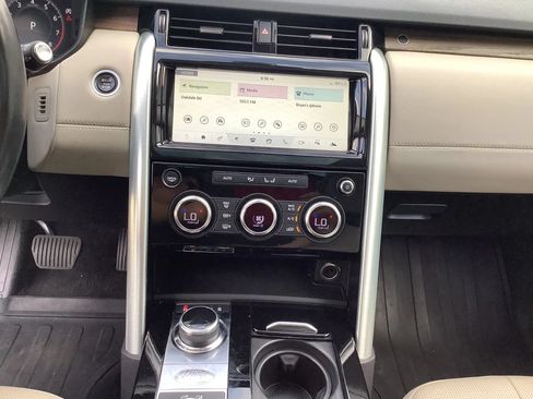 Used 2018 Land Rover Discovery HSE AWD/4WD image 23