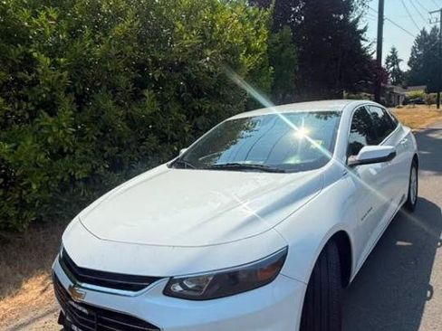 Used 2018 Chevrolet Malibu LT FWD image 3
