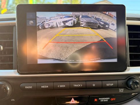 Used 2025 Hyundai Venue SEL FWD image 23