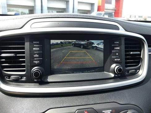 Used 2020 Kia Sorento LX FWD image 29