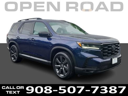 Certified 2025 Honda Pilot Sport image 1