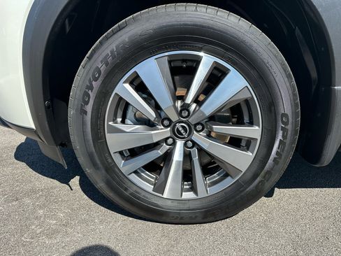 Used 2023 Nissan Pathfinder SL image 16