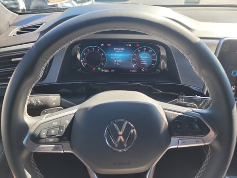 Used 2025 Volkswagen Atlas Cross Sport SE image 29