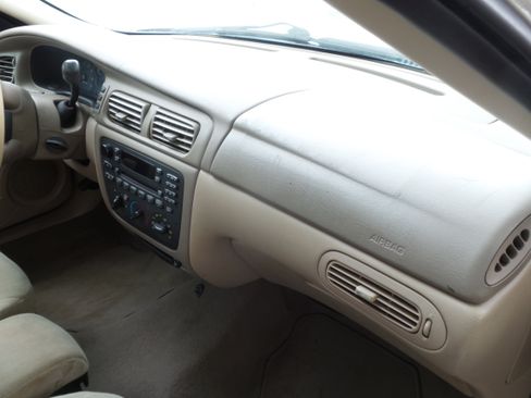 Used 2006 Ford Taurus SE FWD image 25