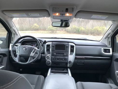 Used 2019 Nissan Titan SV w/ SV Convenience Package image 14