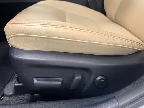 Used 2017 Toyota Avalon XLE Premium image 7