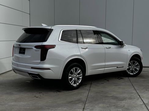 New 2025 Cadillac XT6 Luxury image 7