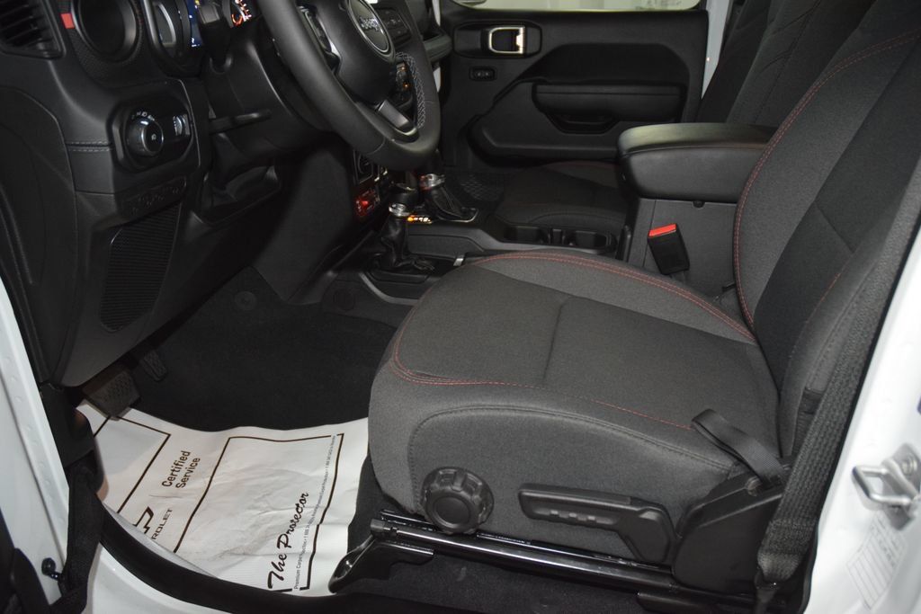 Used 2026 Jeep Wrangler Unlimited Rubicon AWD/4WD image 47