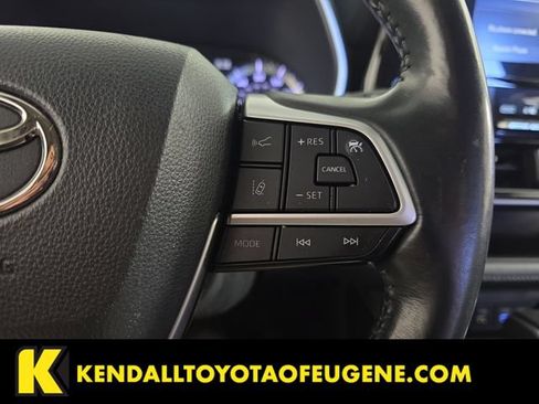 Used 2022 Toyota Highlander XLE AWD/4WD image 13