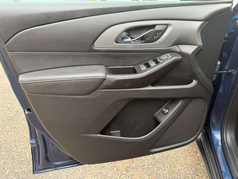 Used 2023 Chevrolet Traverse LT image 10