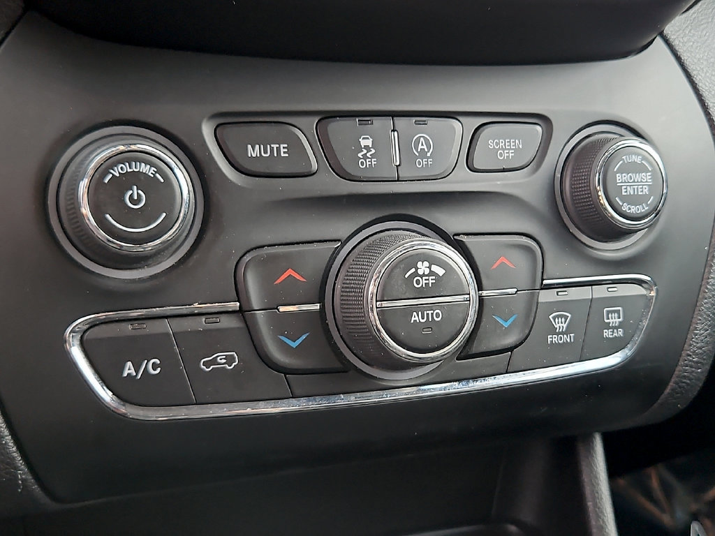 Used 2021 Jeep Cherokee Limited AWD/4WD image 18