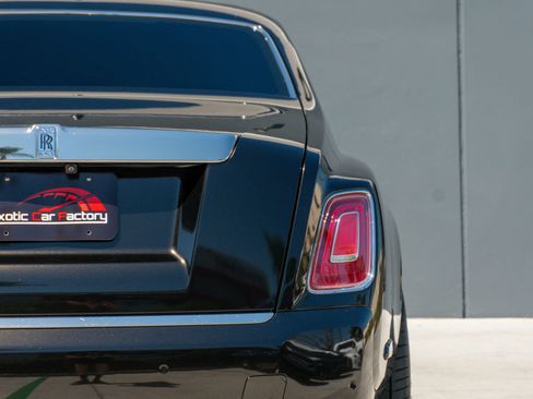 Used 2021 Rolls-Royce Phantom Sedan RWD image 45