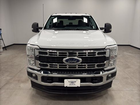 Used 2025 Ford F350 XLT image 3