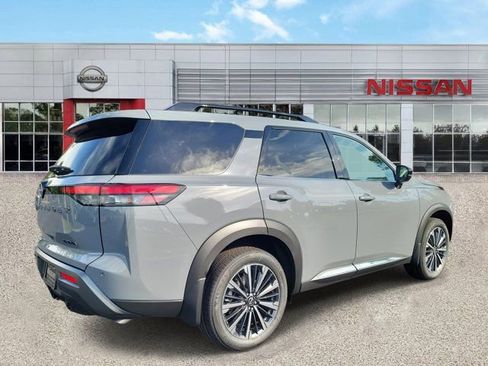 New 2026 Nissan Pathfinder Platinum FWD image 2
