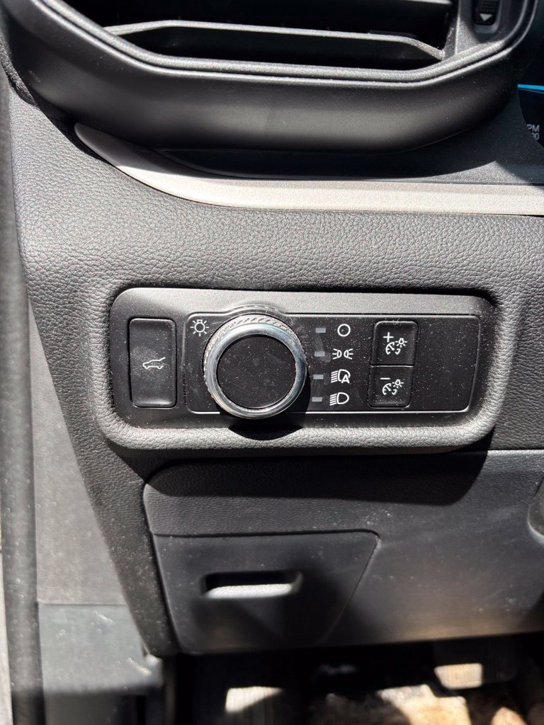 Used 2023 Ford Explorer XLT AWD/4WD image 35