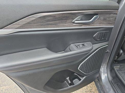 Used 2022 Jeep Grand Cherokee Limited 4xe w/ MOPAR Finishing Package image 10