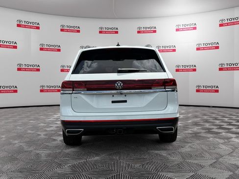 Used 2025 Volkswagen Atlas SE FWD image 6