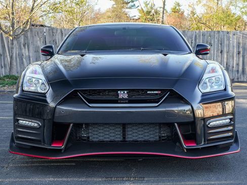 Used 2023 Nissan GT-R NISMO w/ Floor Mat Package AWD/4WD image 13
