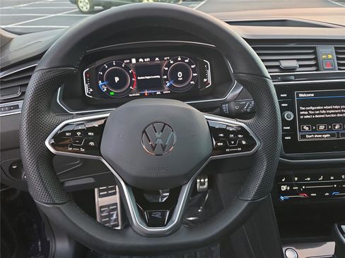 Used 2024 Volkswagen Tiguan SEL R-Line image 17